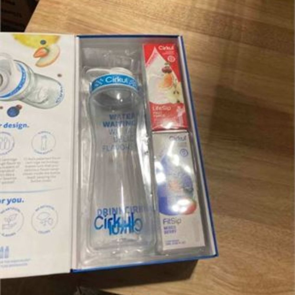 Cirkul 22oz Plastic Water Bottle Starter Kit with Blue Lid and 2 Flavor Cartrid